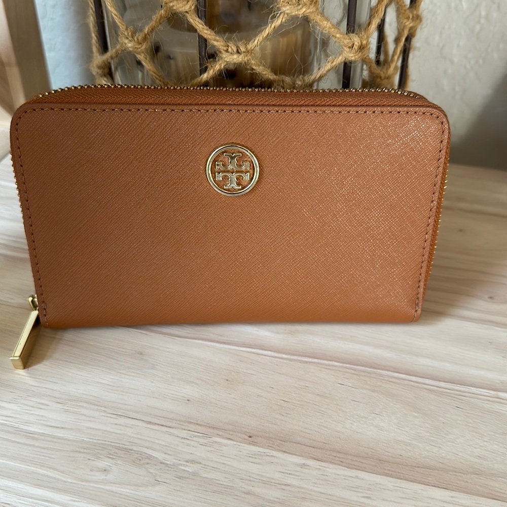 Tory Burch Robinson Continental Wallet